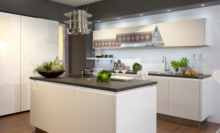 Moderne Küchen machen sich fast unhörbar. Moderne Küchen machen sich fast unhörbar.